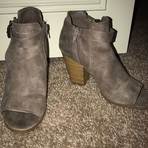Heeled boots